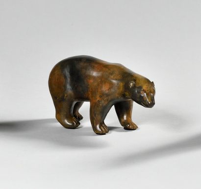 null PIERRE CHENET (XXth century) Polar bear Bronze with brown ochre patina Signature...