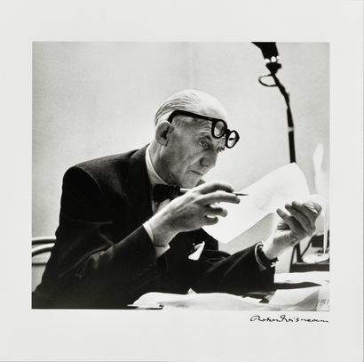 ROBERT DOISNEAU (1912-1994) Le Corbusier,...