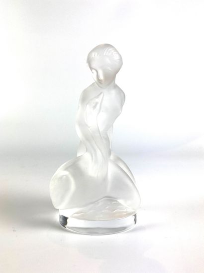 null LALIQUE France Sculpture en cristal à décor gravé d’une naïade Hauteur : 9,5...