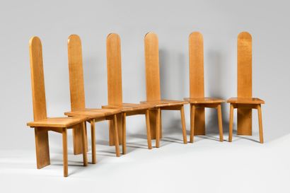 null CONTEMPORARY WORK Suite of six oak chairs, high back legs forming rounded backs,...