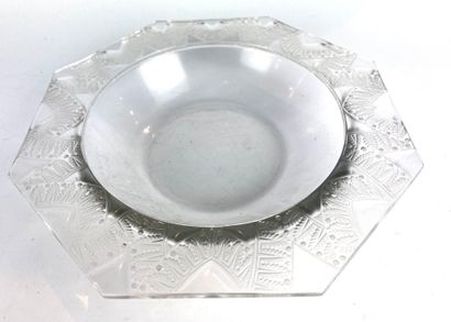 null LALIQUE France " Chantilly " Hexagonal hollow dish in pressed molded glass decorated...