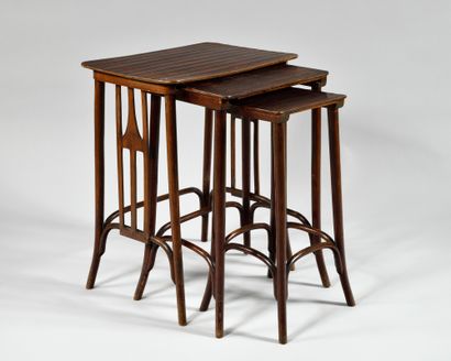 null JACOB & JOSEF KOHN (1867-1937) Three bentwood nesting tables with rectangular...