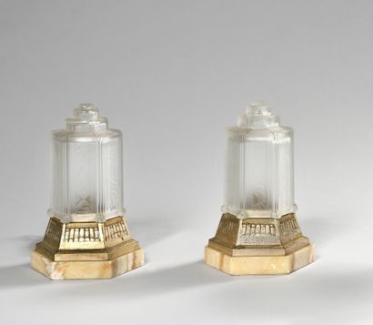 null MARIUS ERNEST SABINO (1878-1961) Pair of hexagonal lamps in pressed glass molded...