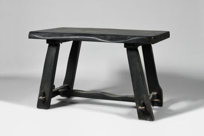 null ALEXANDRE NOLL (1890-1970), Suiveur de Table bureau en orme massif relaqué noir...