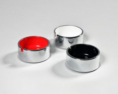 null ISAMU KENMOCHI (1912-1971) TANAKA CRAFT Editor Three round plastic ashtrays...