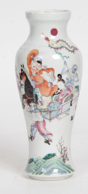 null CHINA, C. 1900 Small baluster vase in porcelain and enamels of the pink family,...