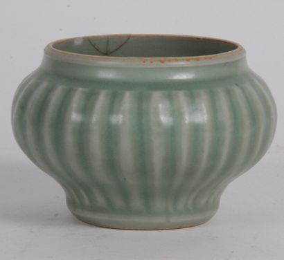 null CHINA, LONGQUAN, 20th CENTURY Small ribbed stoneware jar with celadon glaze,...