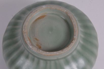 null CHINA, LONGQUAN, 20th CENTURY Small ribbed stoneware jar with celadon glaze,...