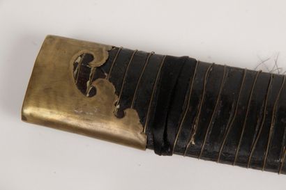 null CHINA, 19th CENTURY Sword with curved steel blade, outlined with grooves on...