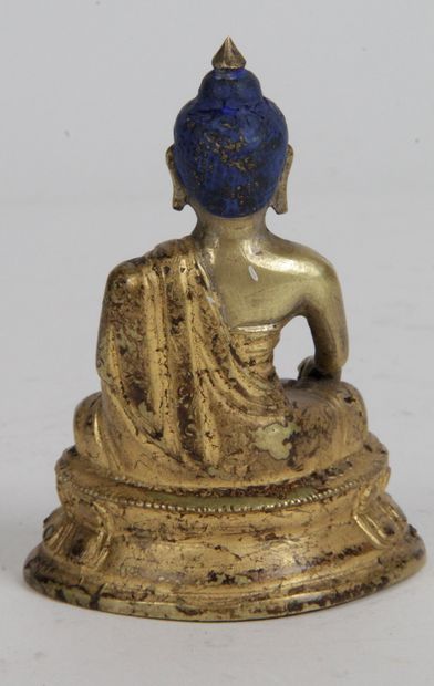 null TIBET, END OF THE 19th TO 20th CENTURY Bronze subject lacquered in gold and...