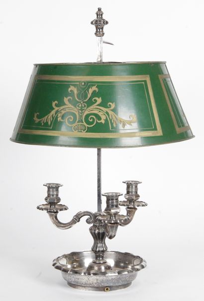 null IMPORTANTE LAMPE BOUILLOTTE en métal argenté, de style Louis XV, sur base circulaire,...
