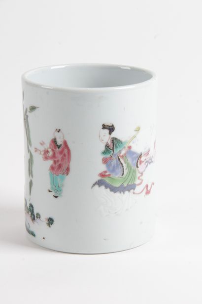 null CHINE, PÉRIODE RÉPUBLIQUE (1912-1940) Porte-pinceaux Bitong en porcelaine et...