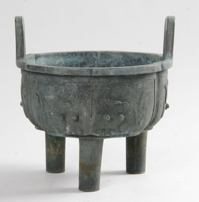 CHINA, 20th CENTURY Bronze tripod incense...