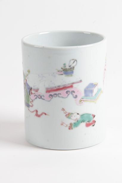 null CHINE, PÉRIODE RÉPUBLIQUE (1912-1940) Porte-pinceaux Bitong en porcelaine et...
