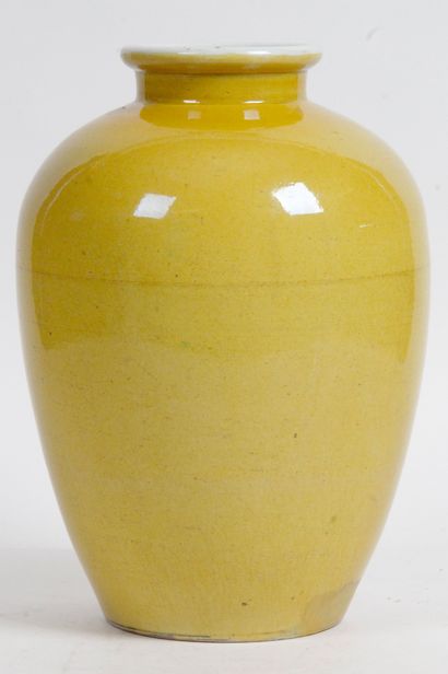 null CHINA, 19th CENTURY Yellow monochrome porcelain vase with a large body and a...