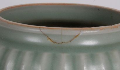 null CHINA, LONGQUAN, 20th CENTURY Small ribbed stoneware jar with celadon glaze,...