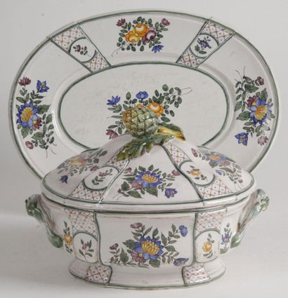null FAIRY OF MOUSTIER, tureen and its display enamelled earthenware with decoration...
