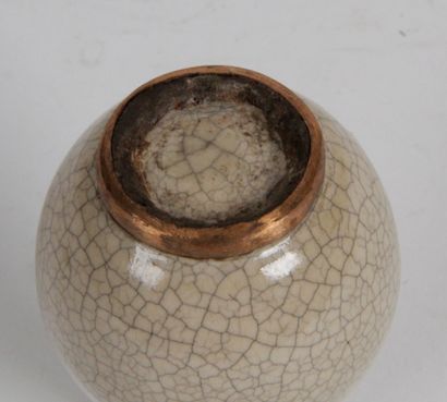 null CHINA, 20TH CENTURY Small stoneware bottle vase with cracked cream glaze of...