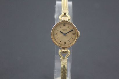 null MOVADO Stirrup About 1960. Ref : 132221. Lady's watch in yellow gold 750/1000....