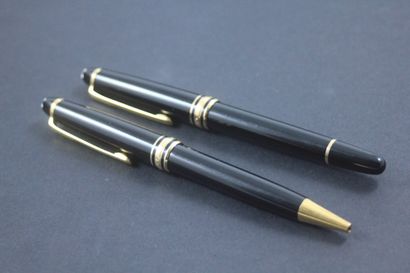 null MONTBLANC Pair of pens About 2000. Black bakelite fountain pen with 750/1000...