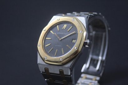  AUDEMARS PIGUET Royal Oak Jumbo Ref 5402SA About 1976. Exceptional and rare watch...