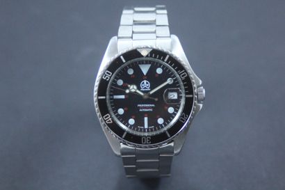 null OLLECH & WAJS Sub. Ref : 3241. Steel diving watch, submariner type. Black dial...
