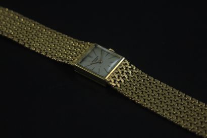 null PATEK PHILIPPE Square About 1950. Ladies' watch in yellow gold 750/1000. Square...