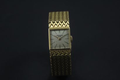 null PATEK PHILIPPE Square About 1950. Ladies' watch in yellow gold 750/1000. Square...