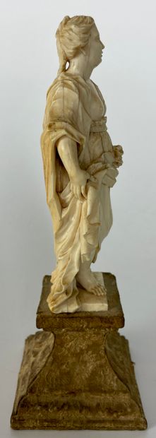 null 
Carved GROUP representing Leda and the Swan. Base.

18th century

Height :...