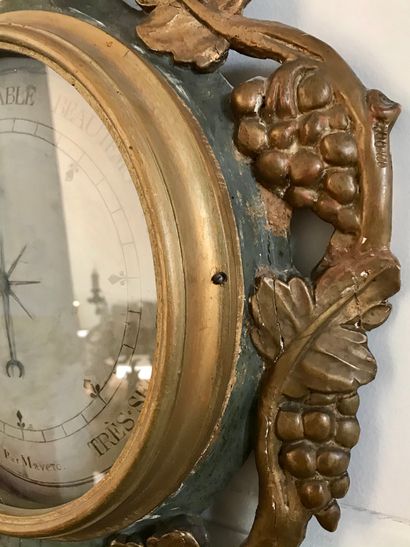 null BAROMETER in green and gilded lacquered wood, decorated with bunches of grapes....
