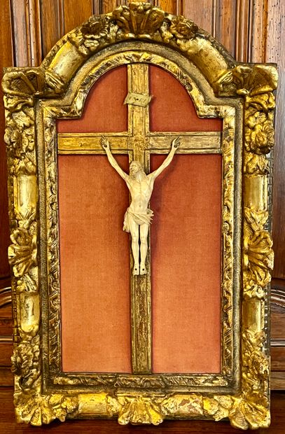 CRUCIFIX in a gilded, molded and carved wood...