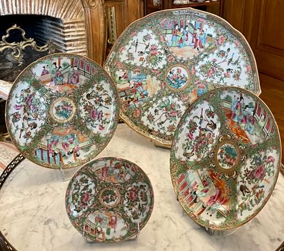 CHINA Large tray, two plates and a small...