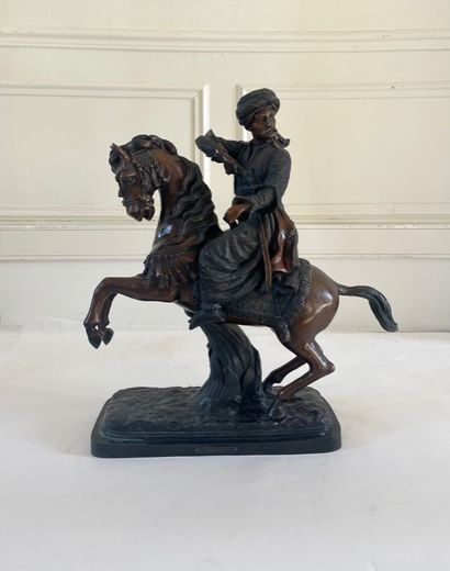 null ECOLE MODERNE Cavalier arabe Bronze à patine brune Porte un cartouche "Ferdinand...