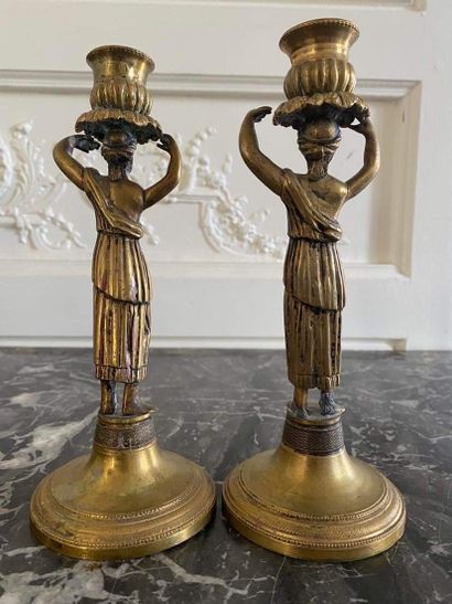 null PAIR OF CANDLES in patinated bronze decorated with antique goddesses supporting...