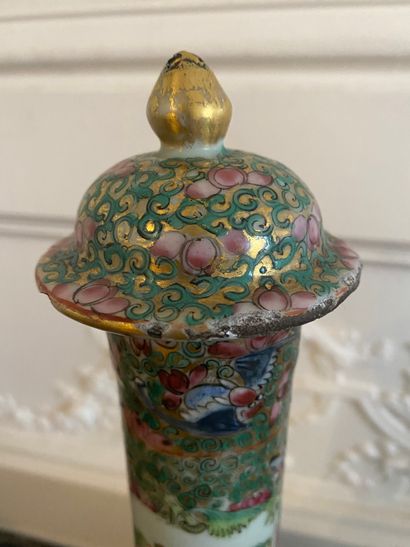 null CHINA Canton porcelain bottle vase with cover with polychrome enamelled decoration...