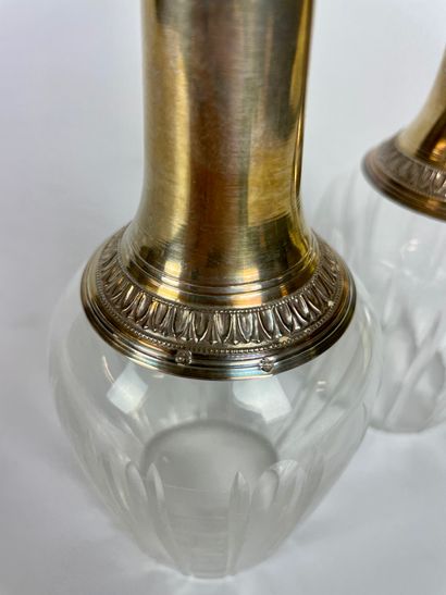 null PAIR OF CARAFONS and their crystal stoppers silver mounting Minerva hallmark...
