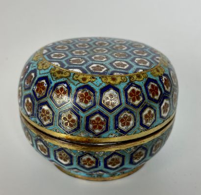 null CHINA Covered circular box in cloisonné bronze with a turquoise blue background...