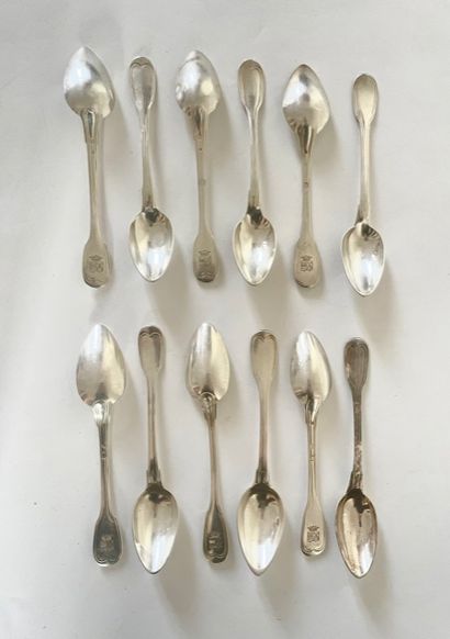 null TWELVE DESSERT SPoons in silver, net pattern, Vieillard hallmark Weight : 230...
