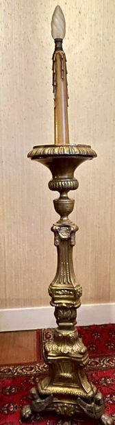 null Brass PIQUE CIERGE on a tripod base with claws (electrically mounted). XIXth...