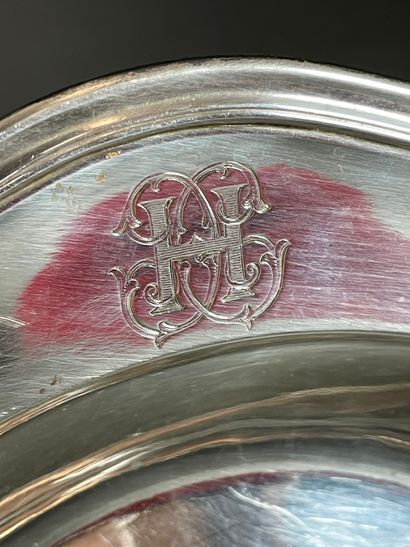 null SQUARE PLAT in silver with a threaded outline, interlaced initials on the rim....