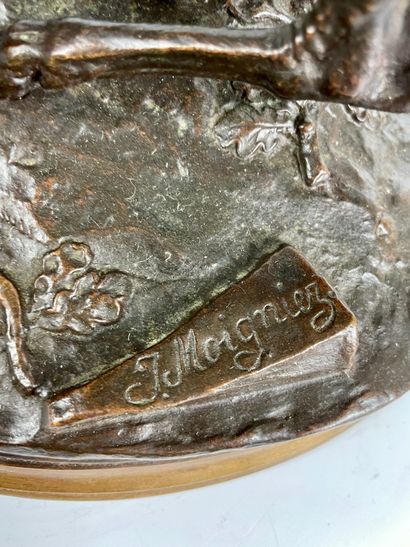null Jules MOIGNIEZ (1835-1894) Cerf et biche. Groupe en bronze à patine brune. Signé...