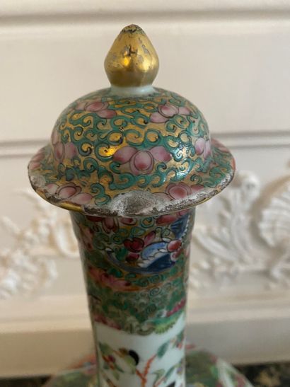 null CHINA Canton porcelain bottle vase with cover with polychrome enamelled decoration...