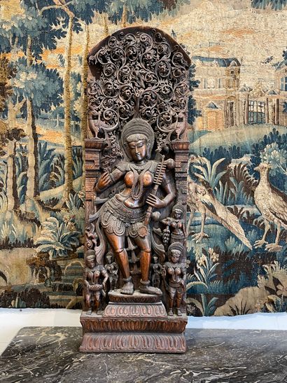 null INDIA Large bas-relief in carved wood and openwork decorated with a deity. Early...