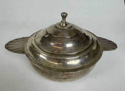 null Silver BOWL ECUELLE with flat handles of radiating form, the frétel in the shape...