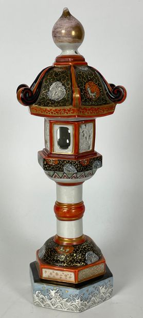 null JAPAN Enameled porcelain lantern with gold decoration Second half of the 19th...