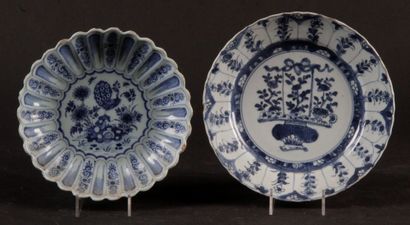 null DELFT, earthenware plate with blue monochrome decoration decorated in its center...