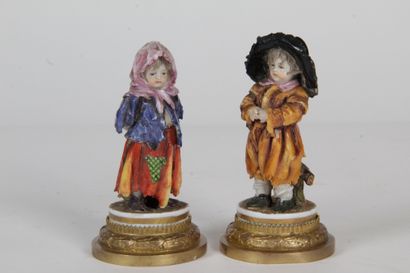 null TWO CHARACTERS "Begging children" polychrome porcelain. On a gilded metal base...