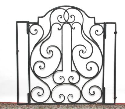 null GARDEN GRID in wrought iron with scrolls decoration. Period : Beginning of the...