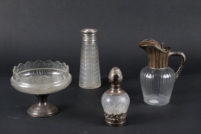 null LOT OF SILVER to 950 thousandths. Including: a covered pitcher, a cup on foot...