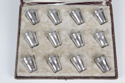null TWELVE GOBELETS IN SILVER to 950 thousandth, with decoration of friezes of palmettes....